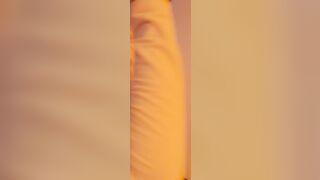 Moglie in perizoma per casa