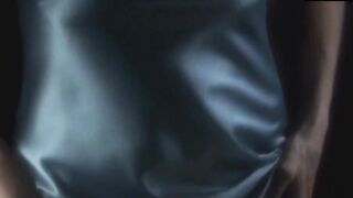 Isabella Ferrari scena hot mostra la fica