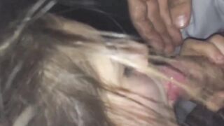 Che schifo - Lo succhia al fidanzato e si sputa sulle tette