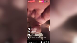 Diretta con le sue belle tettone naturali per eccitare i fans