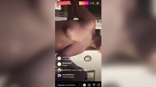 Diretta con le sue belle tettone naturali per eccitare i fans