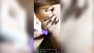 Italiana 18 enne tettona si masturba in live OF