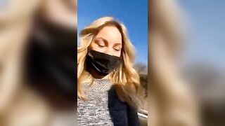 Tiralo fuori che ti faccio un pompino che non passa nessuno