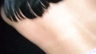 Scopata come una puttana da un amico sul cofano dell'auto