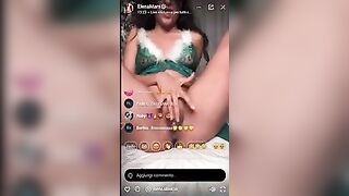Elena si masturba in live per i suoi fans
