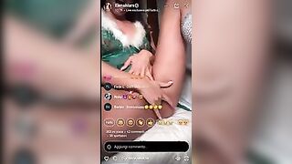 Elena si masturba in live per i suoi fans