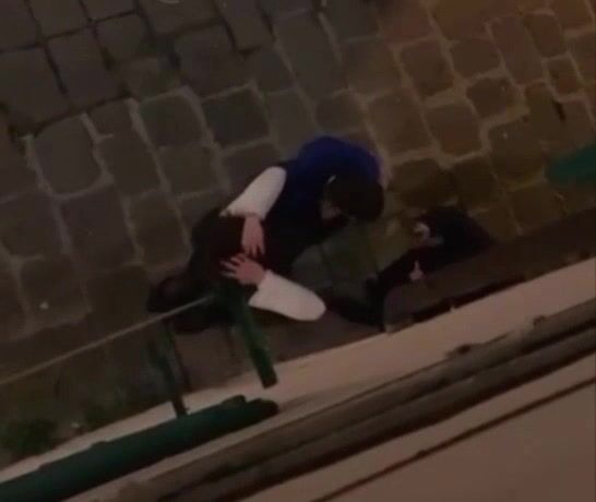 Stai zitto ti devi solo vergognare a scopartela ubriaco per strada