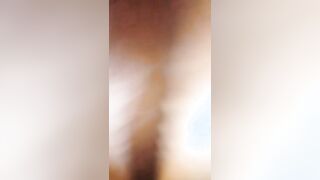 Riprende sotto la minigonna moglie in cucina