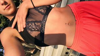 Morettina itlaiana in reggiseno trasparente selfie OF