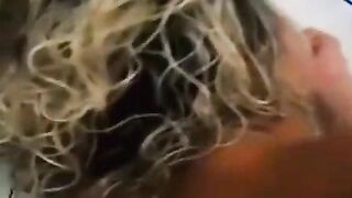 Mio marito è in albergo coi miei figli e io qui a farmi scopare