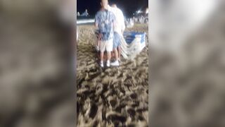 Troia italiana spompina due ragazzi in spiaggia