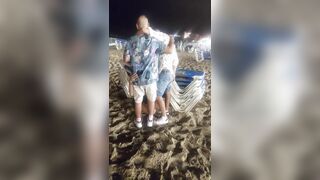 Troia italiana spompina due ragazzi in spiaggia