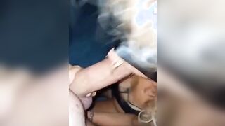 Pompino moglie bionda bendata sborrata in faccia