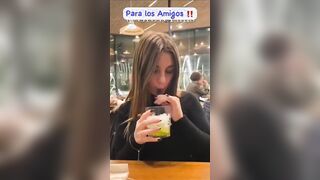 Diciottenne italiana OF si masturba nel bagno del locale