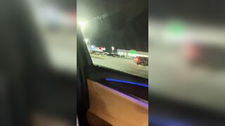 Mamma fa la porca in un parcheggio flash fica e tette