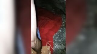 Pompino all'aperto moglie cuckold con due singoli