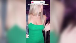 Biondina italiana fica in discoteca