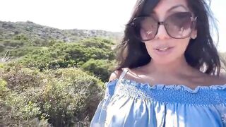 Ditalino in spiaggia porca esibizionista