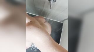 Moglie da gustare in doccia