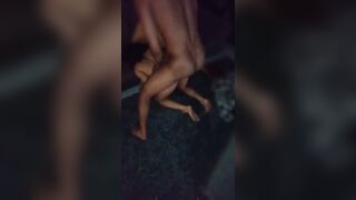 Bull si sbatte mia moglie e io mi sego