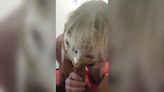 Dafne pompinara sposata lo succhia ad Alex Magni