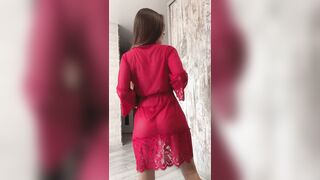 Sensuale ragazza mora con occhiali