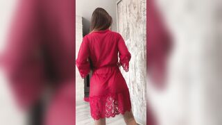 Sensuale ragazza mora con occhiali