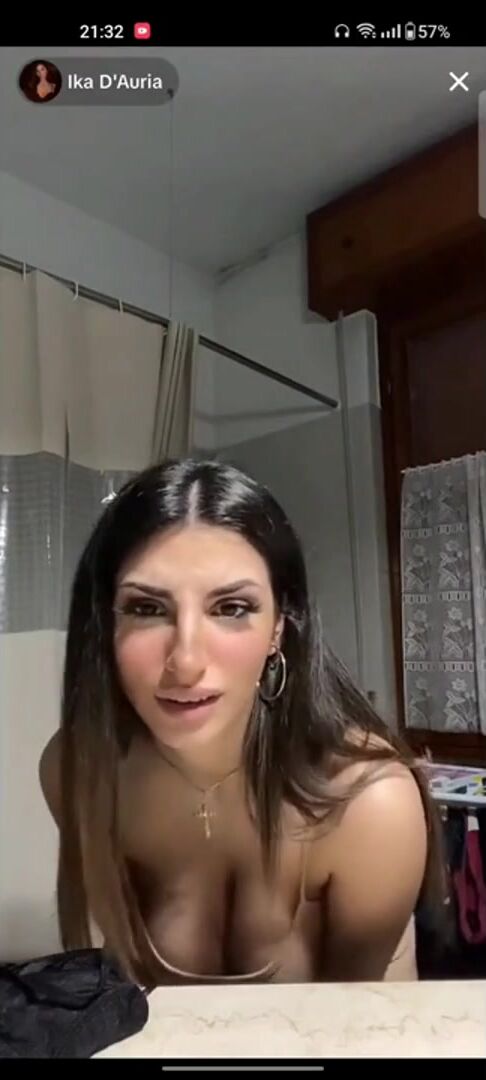 Tenn napoletana con 20 kg di tette