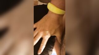 Moglie offerta scopata in culo davanti al suo cornuto