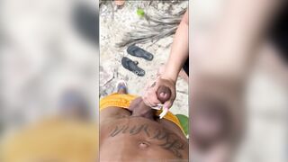 Pompino e scopata in spiaggia coppia italiana in vacanza