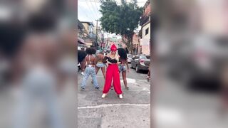 Wanda Nara lato b nuovo video O bicho vai pegar