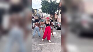 Wanda Nara lato b nuovo video O bicho vai pegar