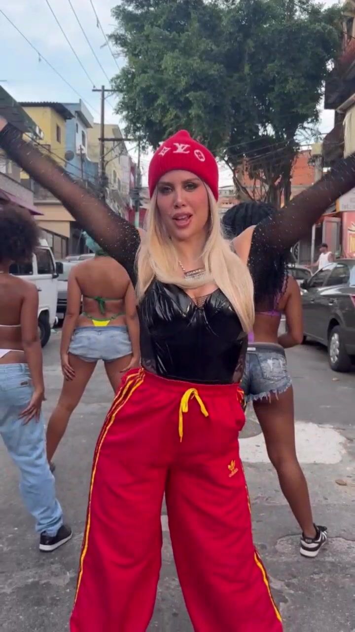 Wanda Nara lato b nuovo video O bicho vai pegar