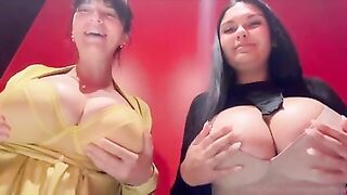 Siamo in un bar un po' brille usciamo le tettone of