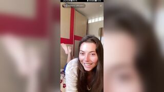 Diamond diretta mostrando i piedini sexy