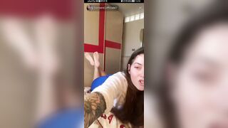 Diamond diretta mostrando i piedini sexy