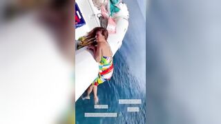 Veronica Maya sexy in barca