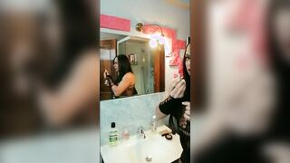 La troia si prepara per andare a farsi chiavare al club privè