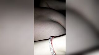 Bull italiano chiava in macchina la moglie del cornuto