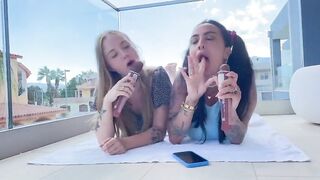 Studentesse italiane bisex succhiano il ghiacciolo e fanno le troie sul terrazzo