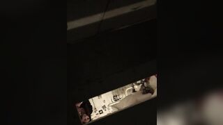 Filmino spy amatoriale in bagno pubblico