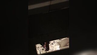 Filmino spy amatoriale in bagno pubblico