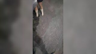 Stasera me arresta rega (Tettona romana si masturba in strada di notte)