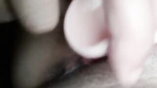 Amica zoccola di mia mamma masturbata col dildo