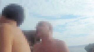 Sorpresi mentre fanno sesso al mare