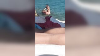 Coppia esibizionista in Sardegna beccata a scopare in spiaggia