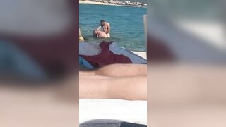 Coppia esibizionista in Sardegna beccata a scopare in spiaggia