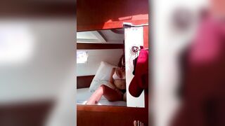 Selfie tette in barca