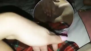 Ragazza italiana si sditalina allo specchio