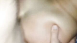 Scopiamo il culo alla moglie di questo cornuto e le venitamo in faccia